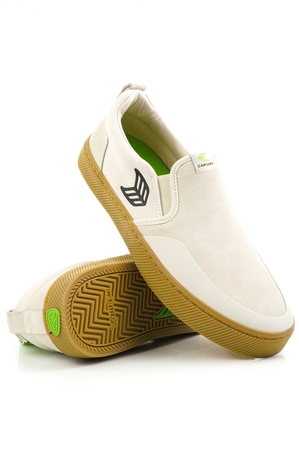 Buty Cariuma -  Slip On Skate Pro  Vintage White Suede and Canvas  Black Logo